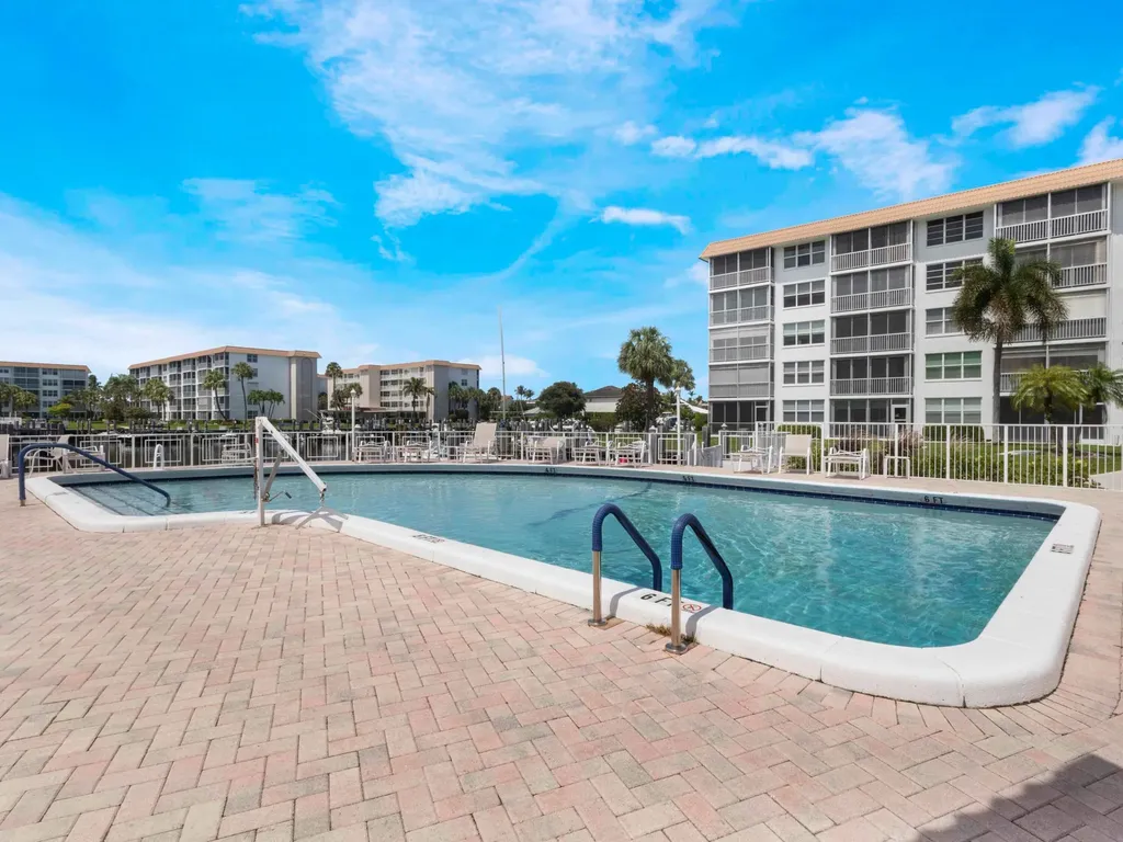 911 Gardenia Drive E Delray Beach FL 33483