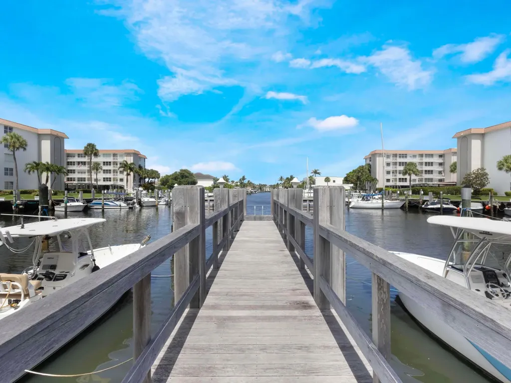 911 Gardenia Drive E Delray Beach FL 33483