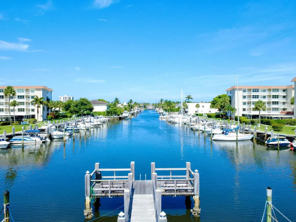 911 Gardenia Drive E Delray Beach FL 33483