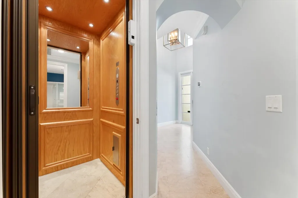 604 NE Francesca Lane Boca Raton FL 33487