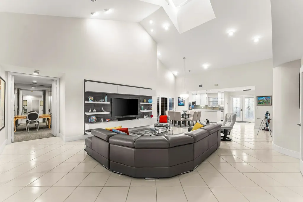 37 Clubhouse Lane Boynton Beach FL 33436