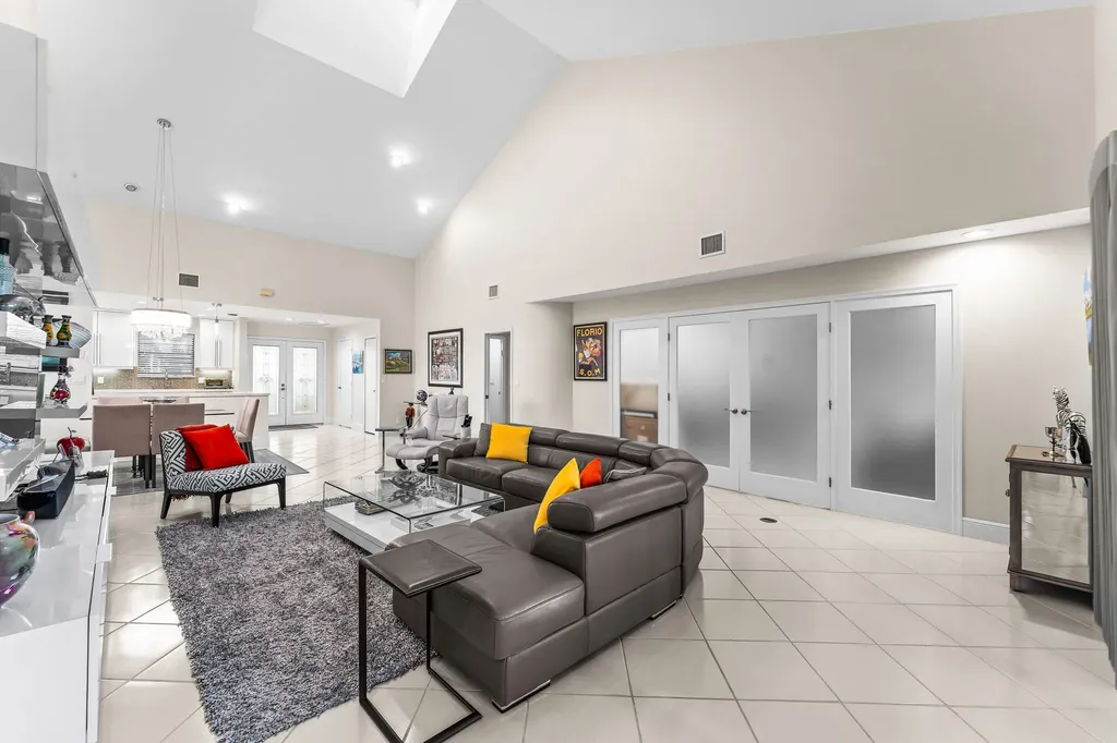 37 Clubhouse Lane Boynton Beach FL 33436