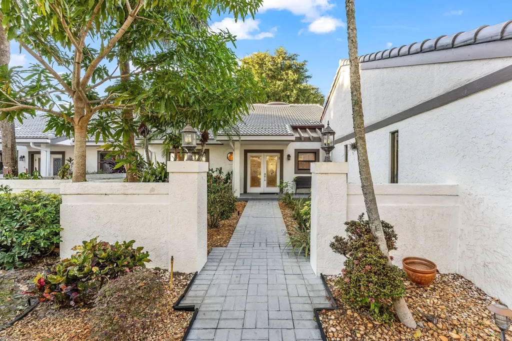37 Clubhouse Lane Boynton Beach FL 33436