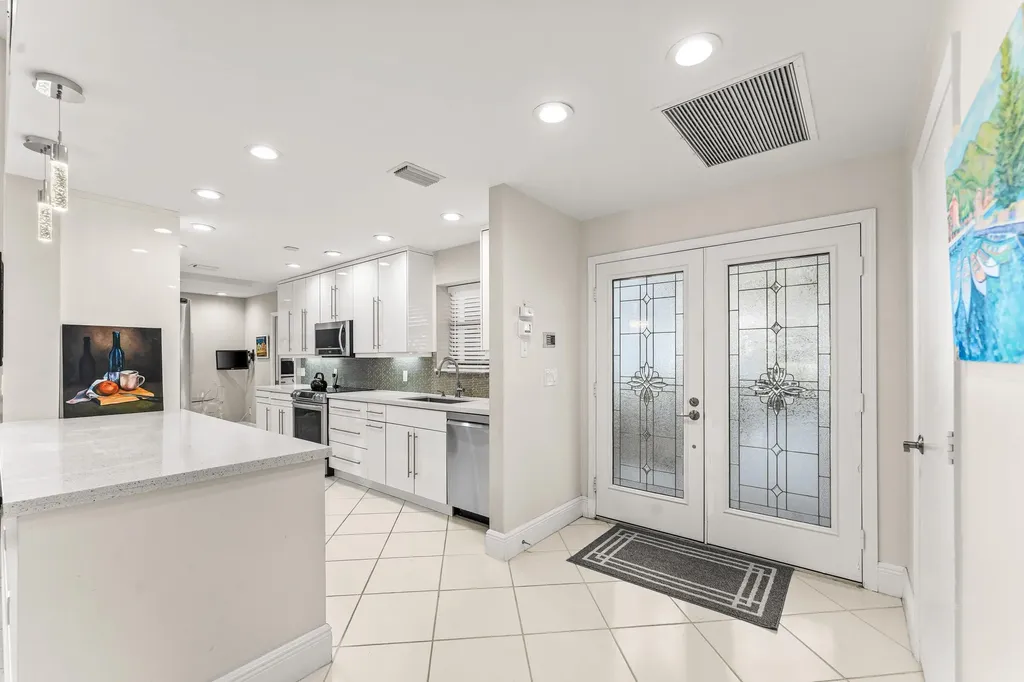 37 Clubhouse Lane Boynton Beach FL 33436