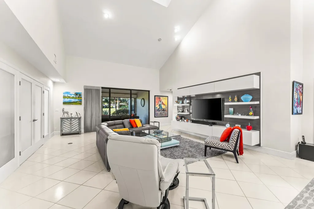 37 Clubhouse Lane Boynton Beach FL 33436