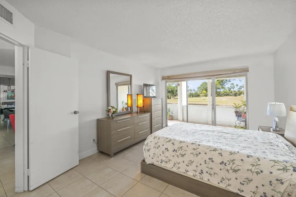 3871 Via Poinciana Lake Worth FL 33467