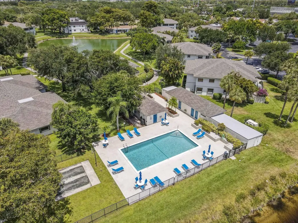 2016 SW 29th Court Delray Beach FL 33445