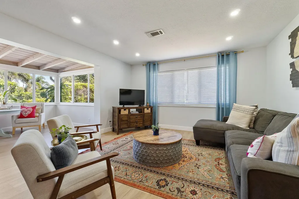1401 N Lake Court Lake Clarke Shores FL 33406