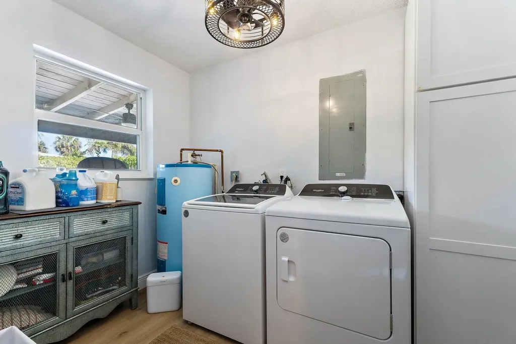 1401 N Lake Court Lake Clarke Shores FL 33406