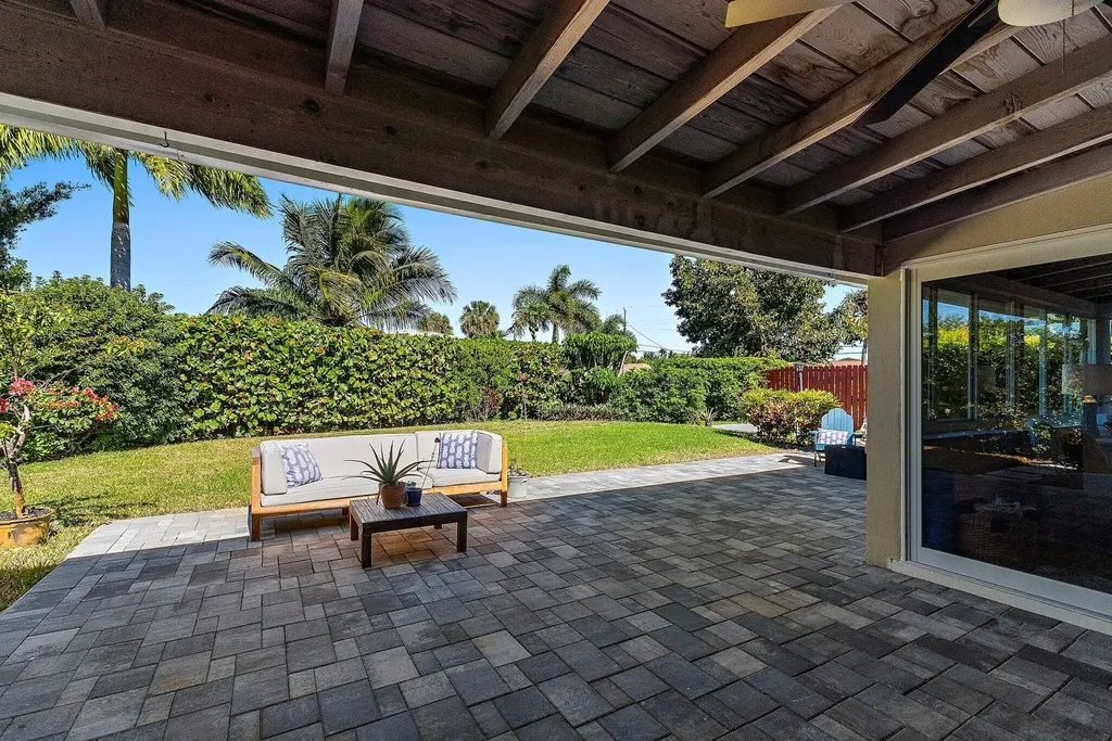 1401 N Lake Court Lake Clarke Shores FL 33406