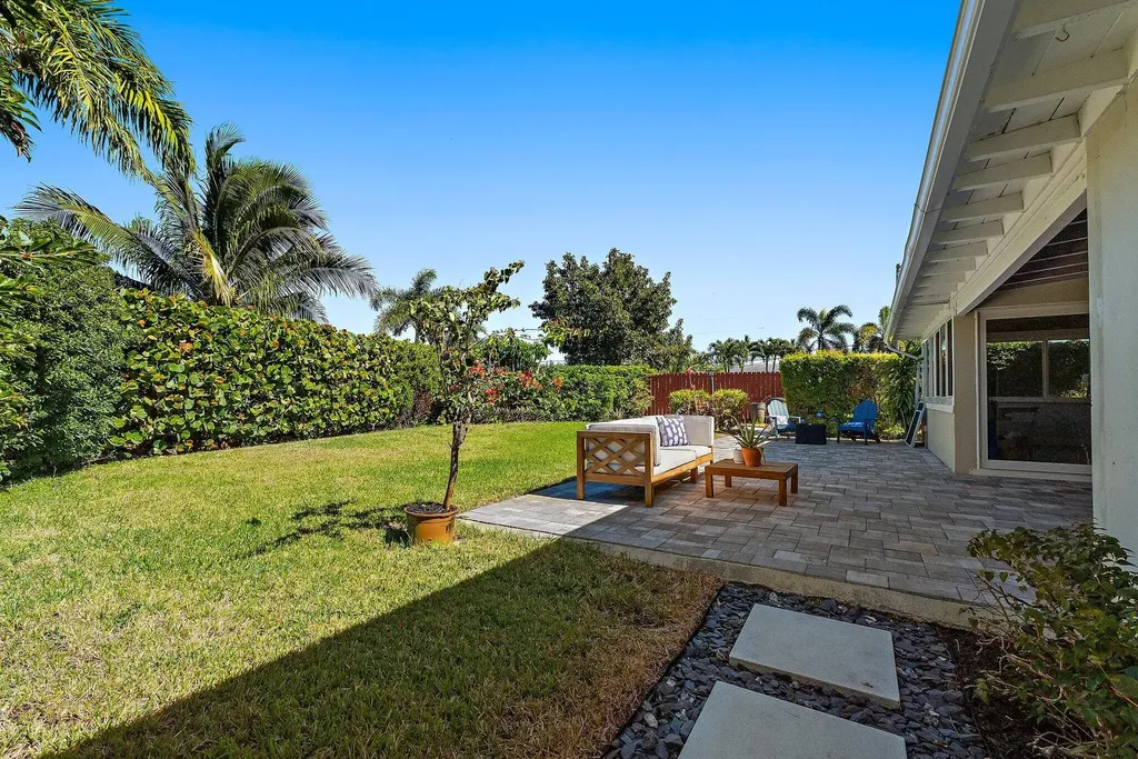 1401 N Lake Court Lake Clarke Shores FL 33406