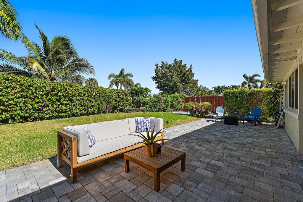 1401 N Lake Court Lake Clarke Shores FL 33406