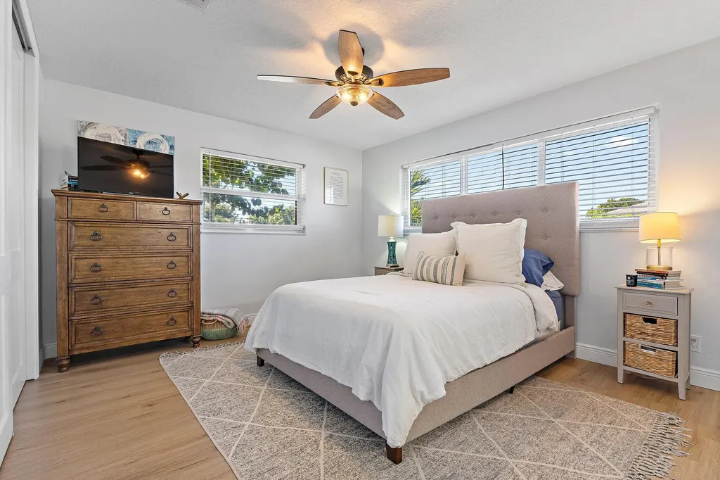 1401 N Lake Court Lake Clarke Shores FL 33406