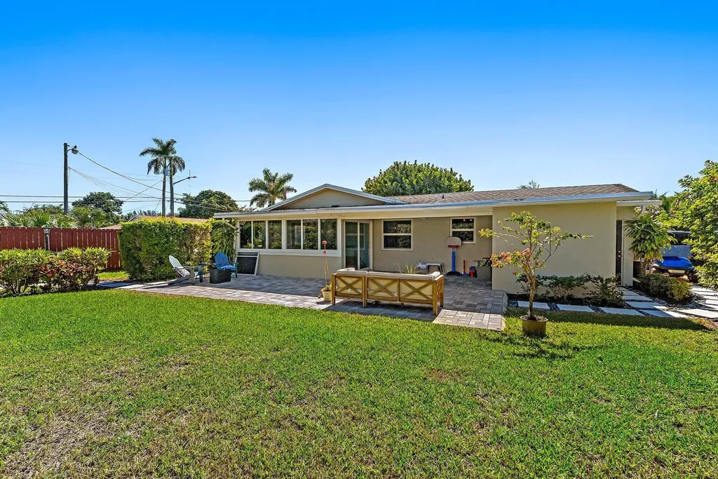 1401 N Lake Court Lake Clarke Shores FL 33406