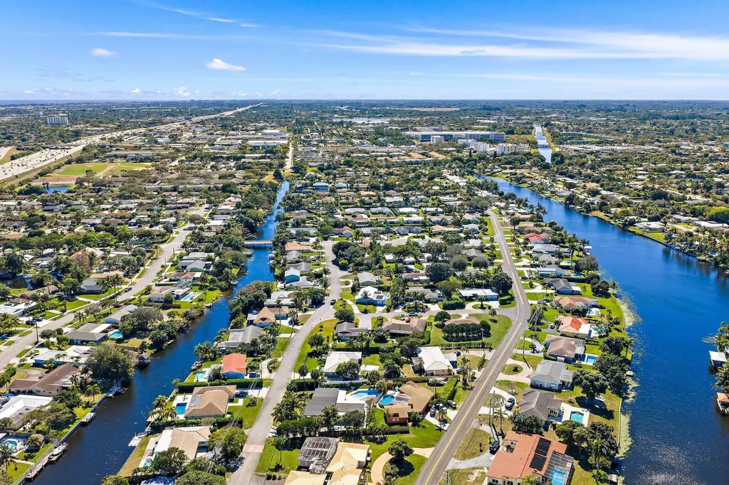 1401 N Lake Court Lake Clarke Shores FL 33406