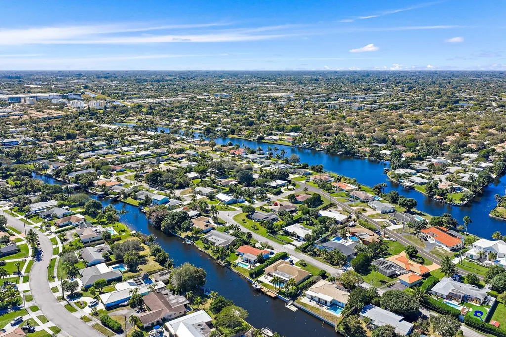 1401 N Lake Court Lake Clarke Shores FL 33406