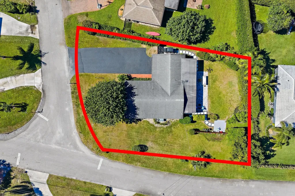 1401 N Lake Court Lake Clarke Shores FL 33406