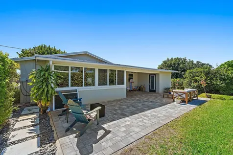 1401 N Lake Court Lake Clarke Shores FL 33406