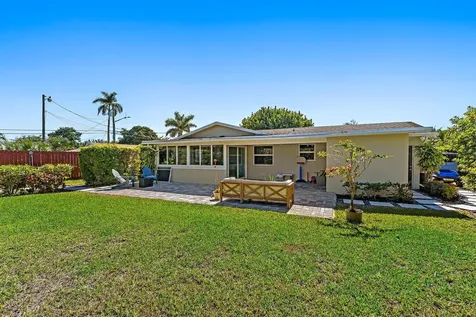 1401 N Lake Court Lake Clarke Shores FL 33406