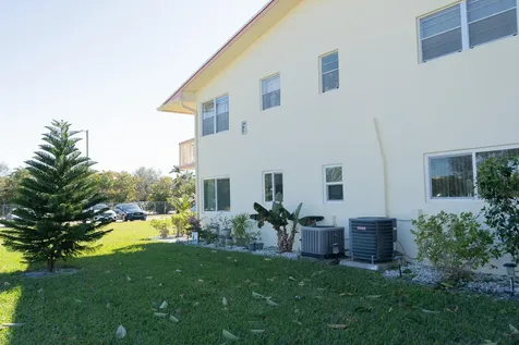131 Easthampton F West Palm Beach FL 33417