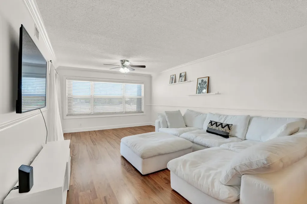 4715 Lucerne Lakes Boulevard E Lake Worth FL 33467