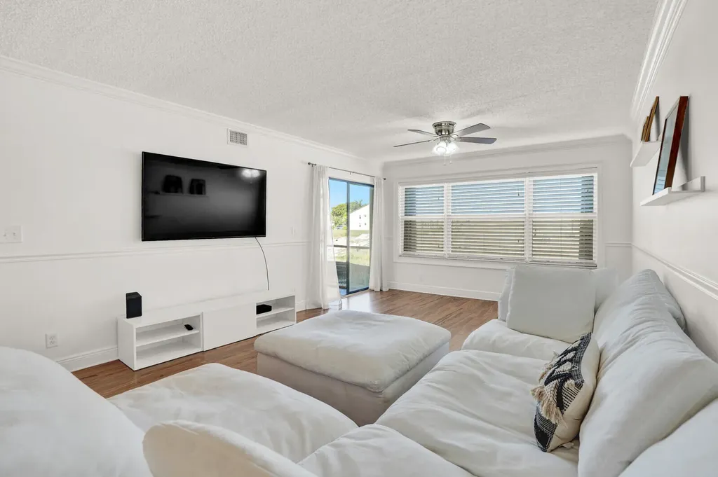 4715 Lucerne Lakes Boulevard E Lake Worth FL 33467