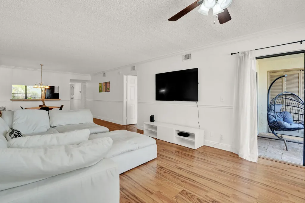 4715 Lucerne Lakes Boulevard E Lake Worth FL 33467