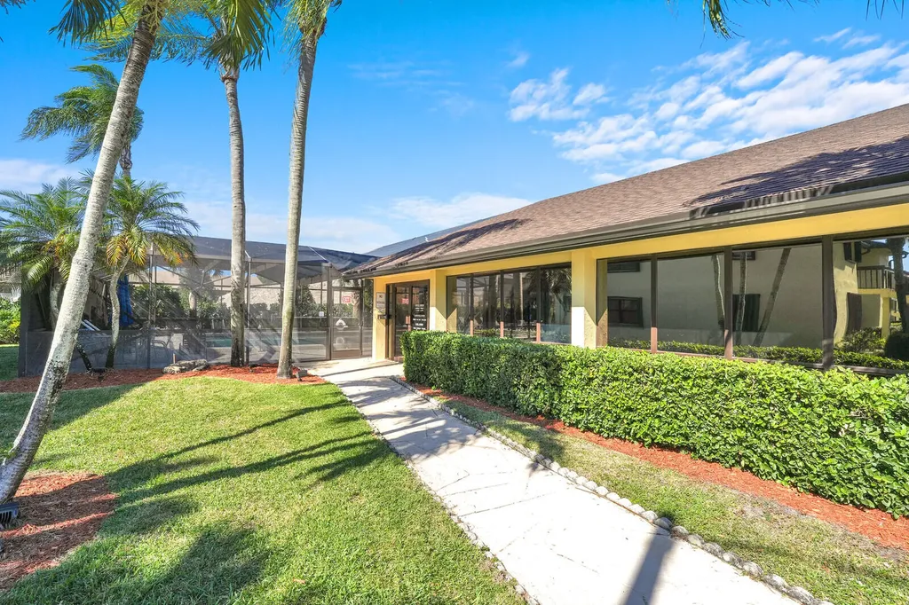 4715 Lucerne Lakes Boulevard E Lake Worth FL 33467
