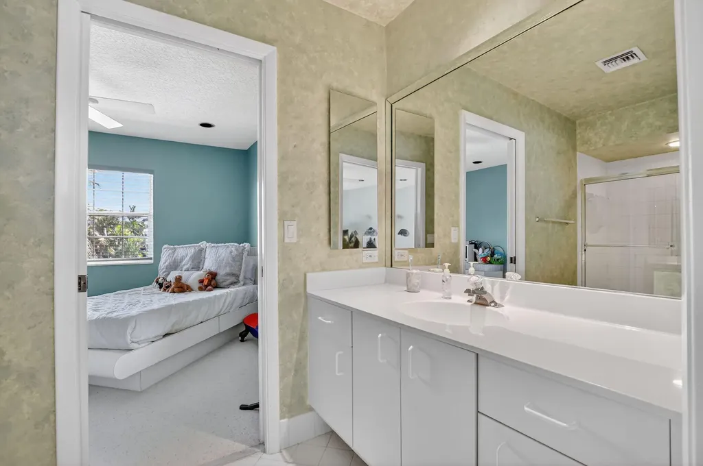 23429 Rakelle Circle Boca Raton FL 33433