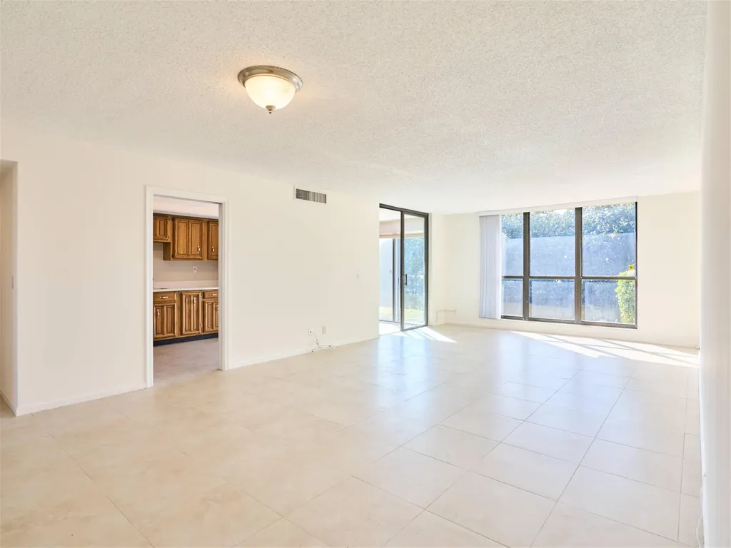 5250 Woodland Lakes Drive Palm Beach Gardens FL 33418