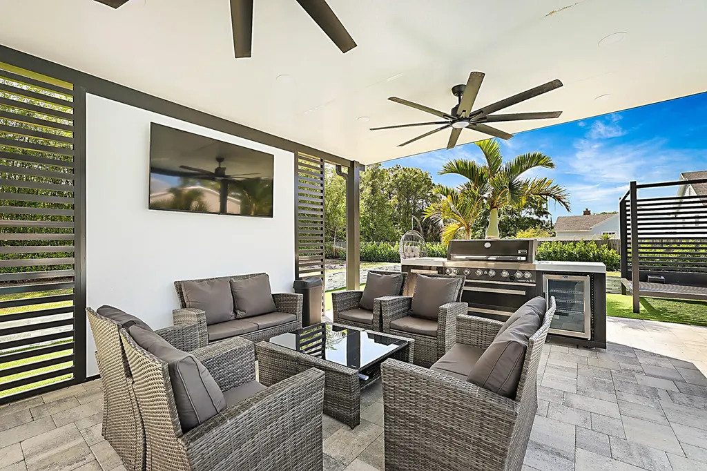 16966 91st Place N The Acreage FL 33470