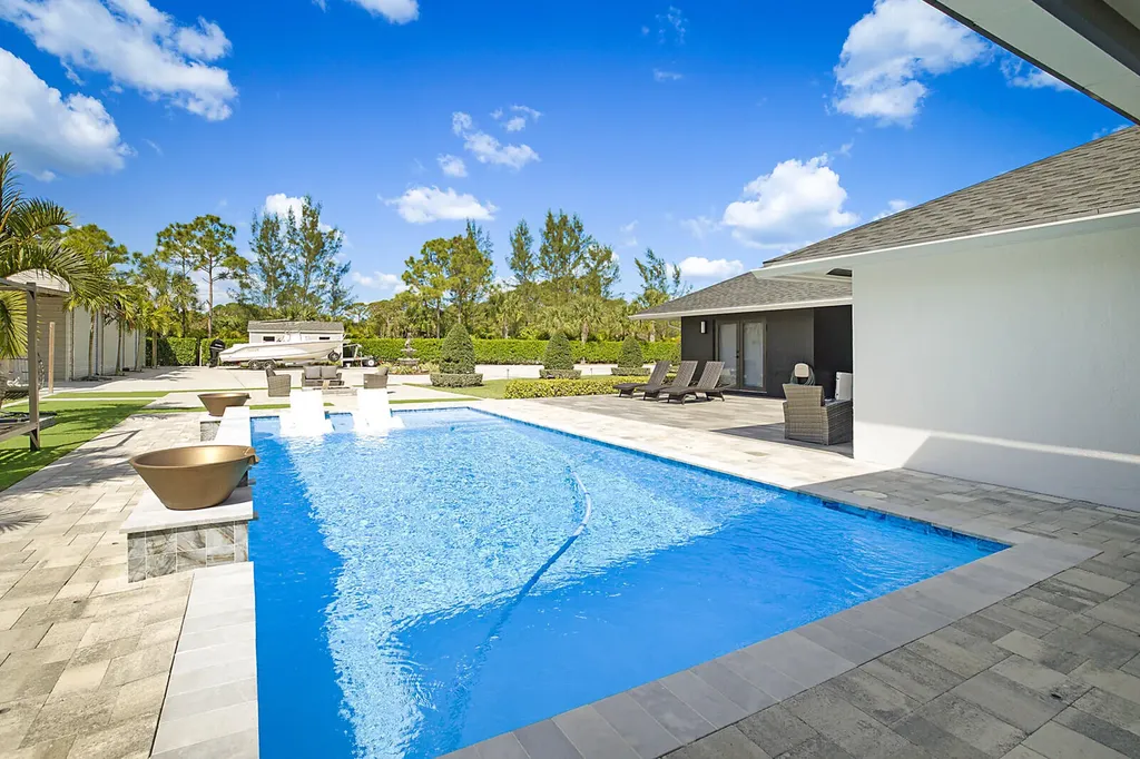 16966 91st Place N The Acreage FL 33470