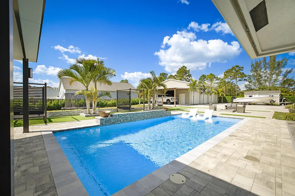 16966 91st Place N The Acreage FL 33470