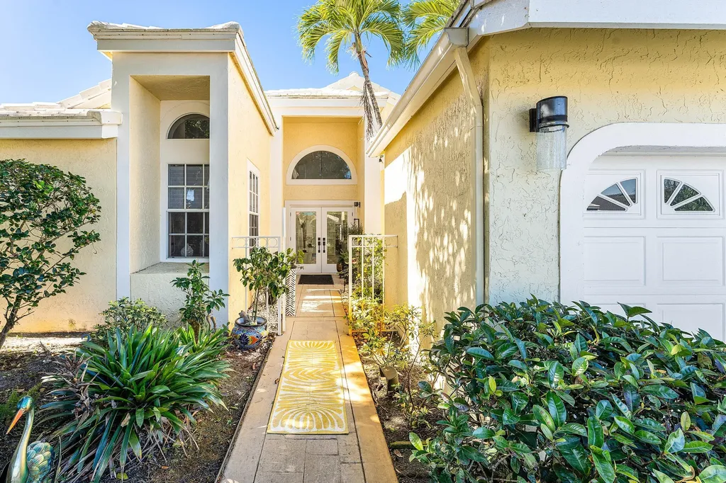 13853 Palm Grove Place Palm Beach Gardens FL 33418