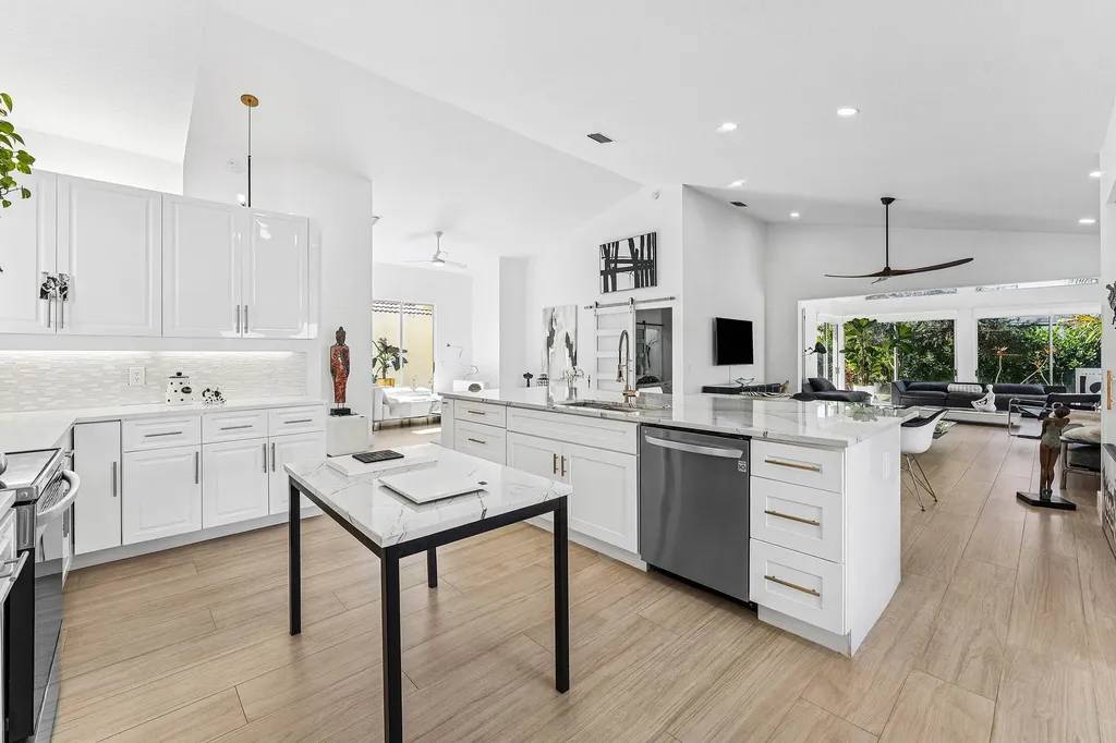13853 Palm Grove Place Palm Beach Gardens FL 33418