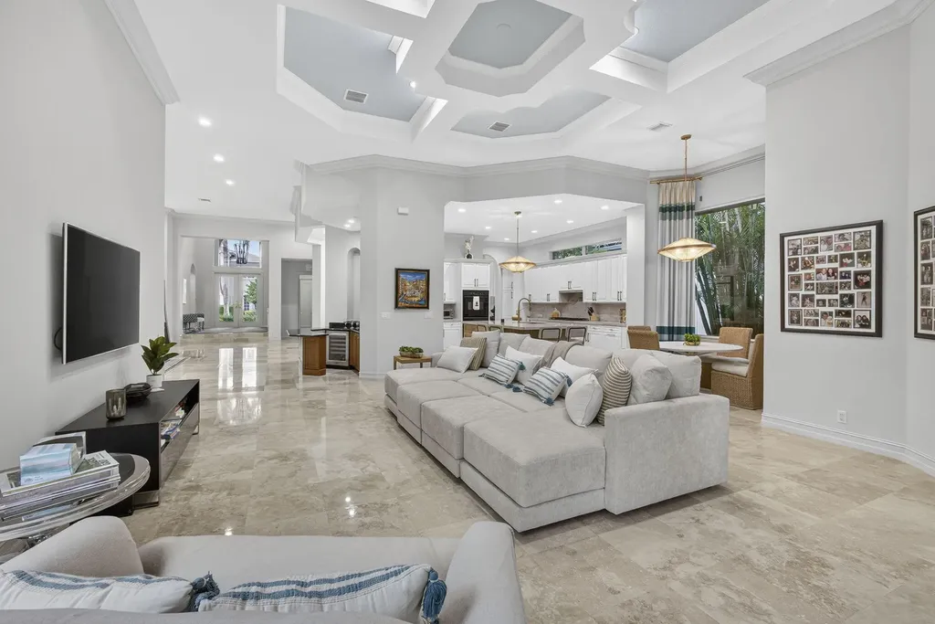 120 Via Mariposa Palm Beach Gardens FL 33418