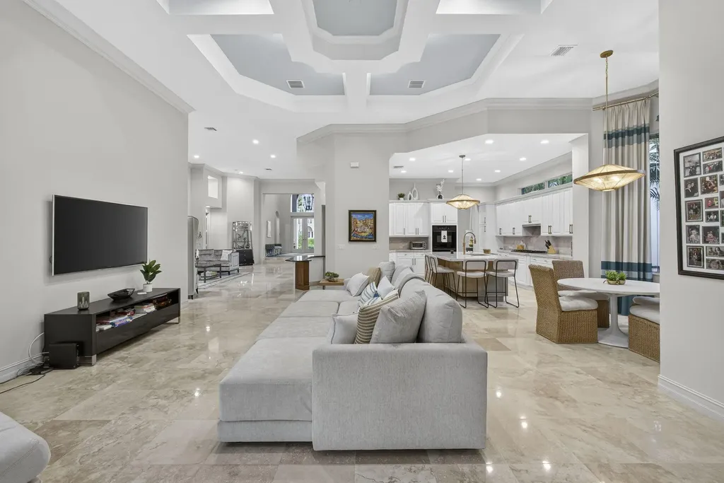 120 Via Mariposa Palm Beach Gardens FL 33418