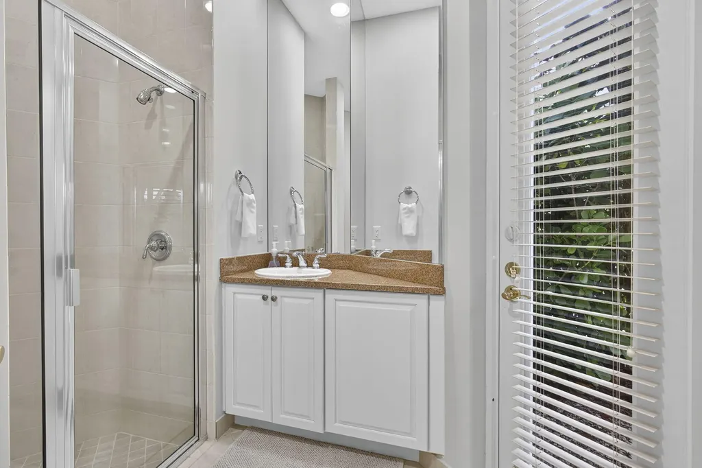 120 Via Mariposa Palm Beach Gardens FL 33418