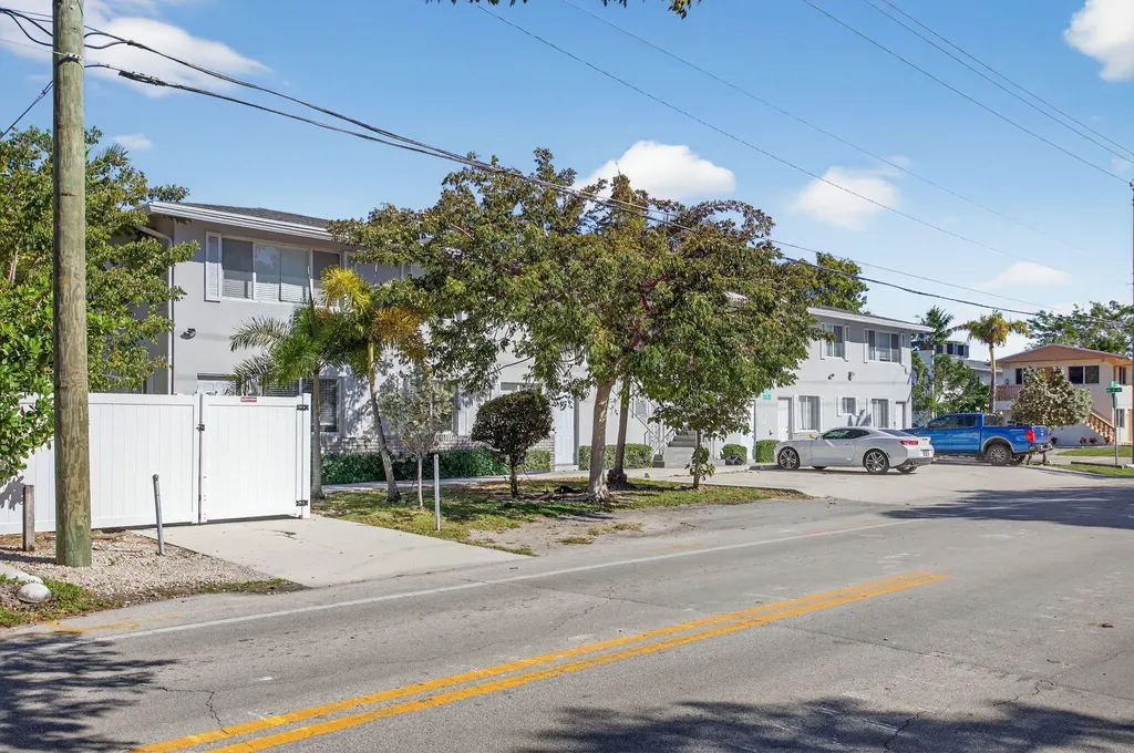 825 NE 6th Street Fort Lauderdale FL 33304