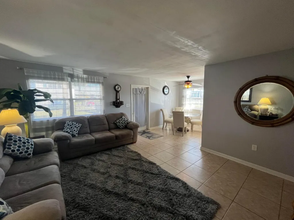 289 Brittany G Delray Beach FL 33446