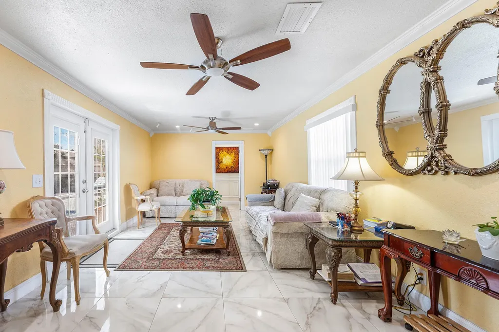 10290 Carmen Lane Royal Palm Beach FL 33411