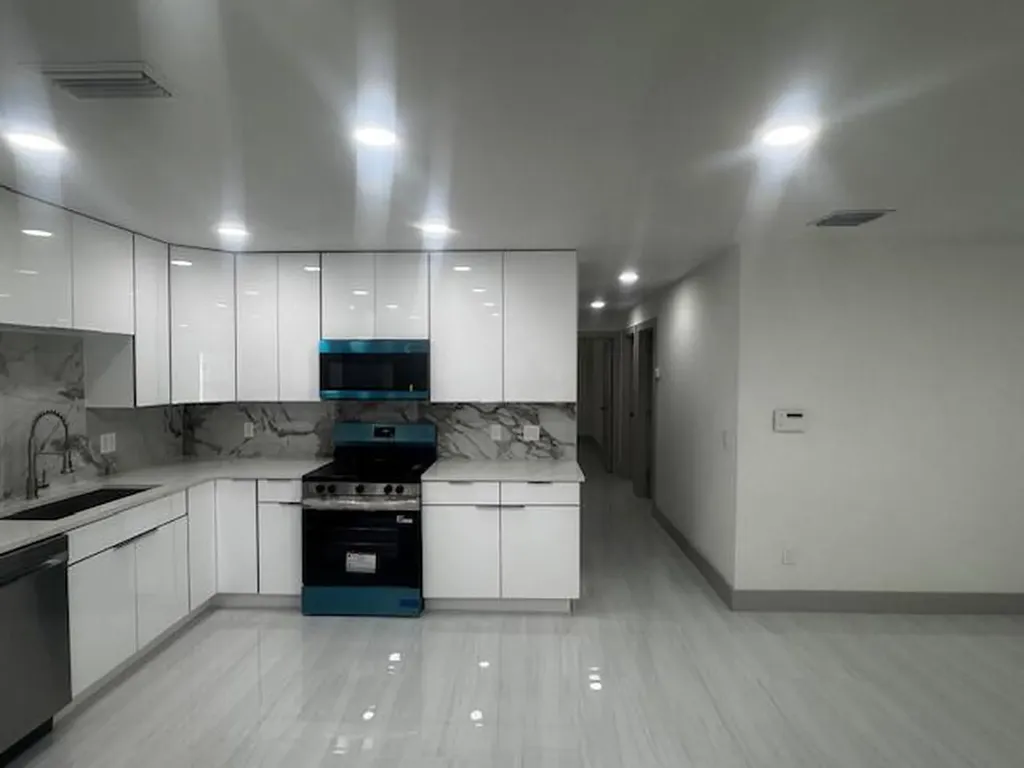3104 Evergreen Palm Springs FL 33461