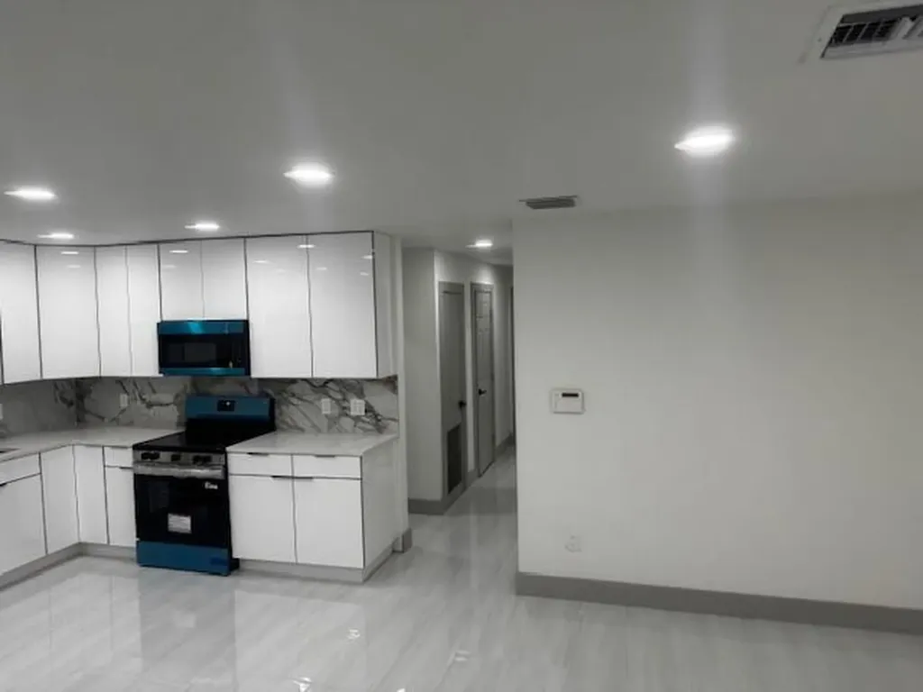 3104 Evergreen Palm Springs FL 33461