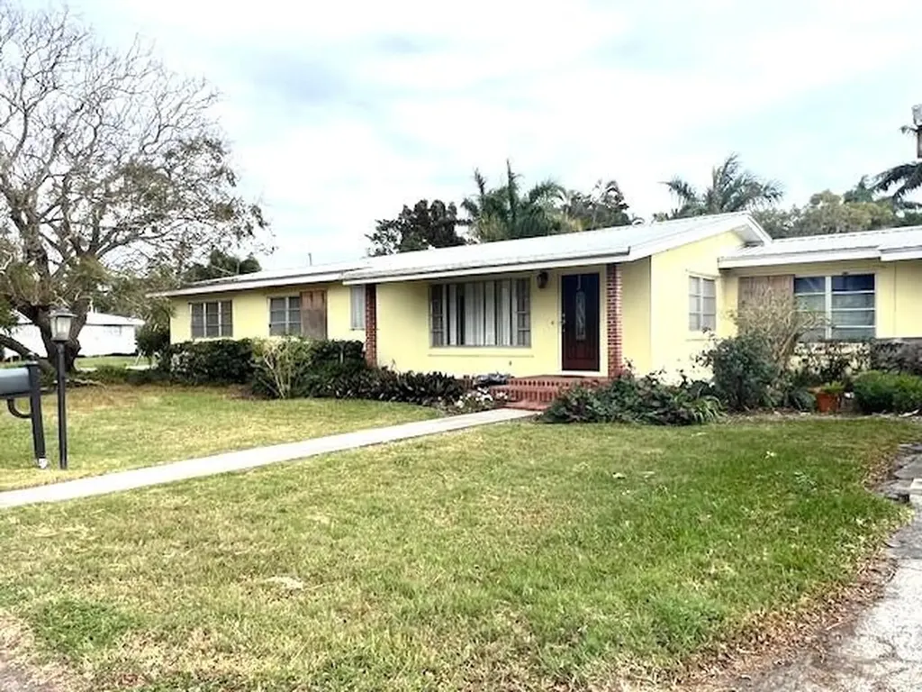 2316 Bacom Point Road Pahokee FL 33476