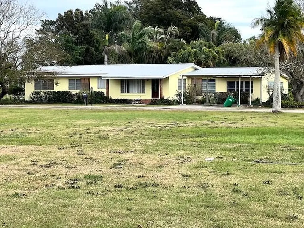 2316 Bacom Point Road Pahokee FL 33476