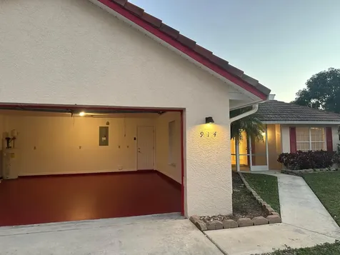 914 SW Cecil Lane Port St Lucie FL 34953