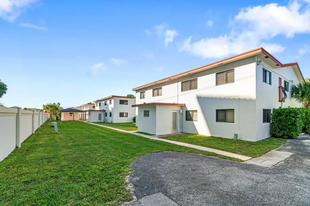 200 SW 7th Street Boca Raton FL 33432