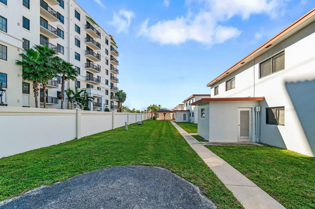 200 SW 7th Street Boca Raton FL 33432