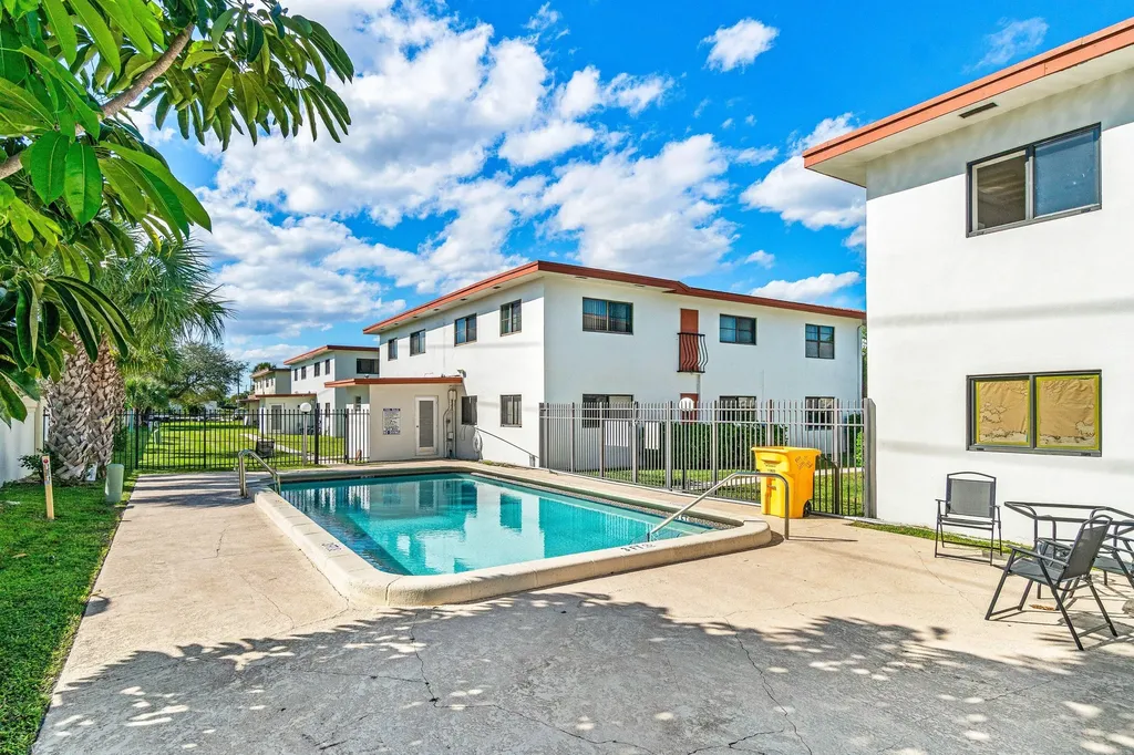 200 SW 7th Street Boca Raton FL 33432