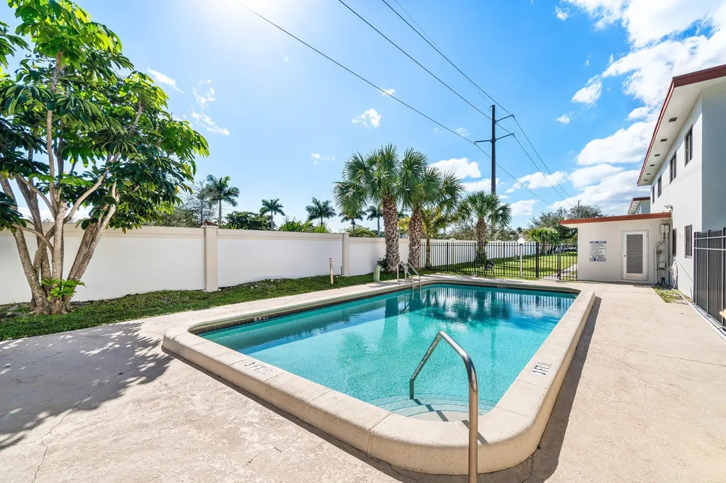 200 SW 7th Street Boca Raton FL 33432
